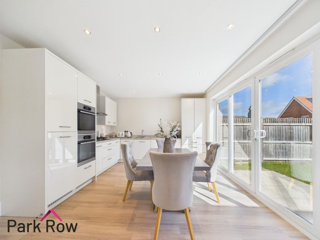 Property photo 2 of 28 Kitchen/Dining Room