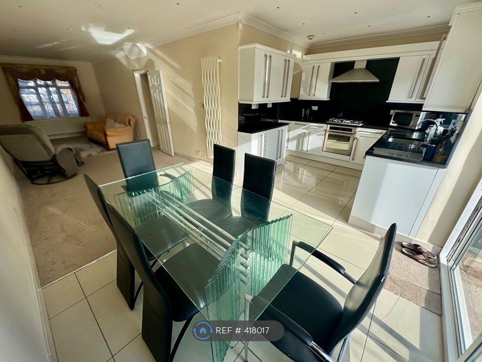 Property photo 3 of 32