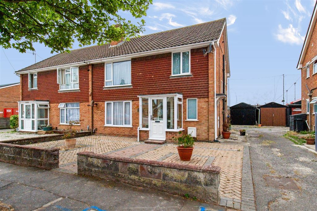 Property photo 1 of 13 Woodside Road 33, - 02.Jpg