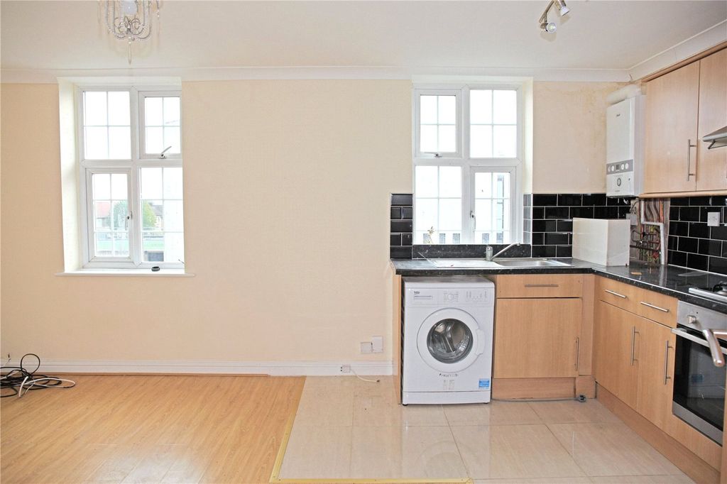 Property photo 3 of 11 Living/Kitchen