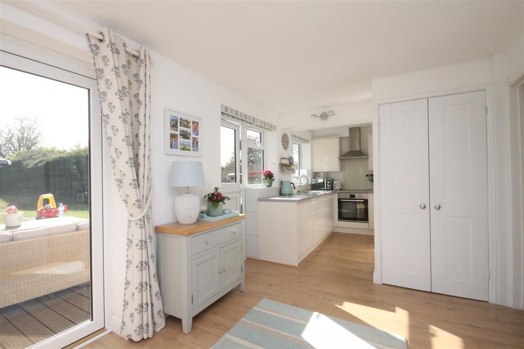 Property photo 3 of 17 Kitchen.Jpg