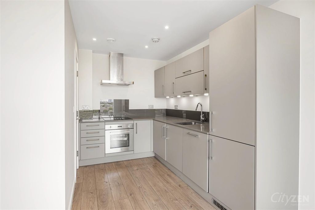 Property photo 3 of 15 Kitchen