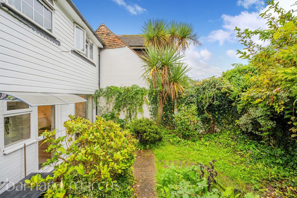 Additional image 10 of 1 bed flat for saleHigh Street, Godstone RH9