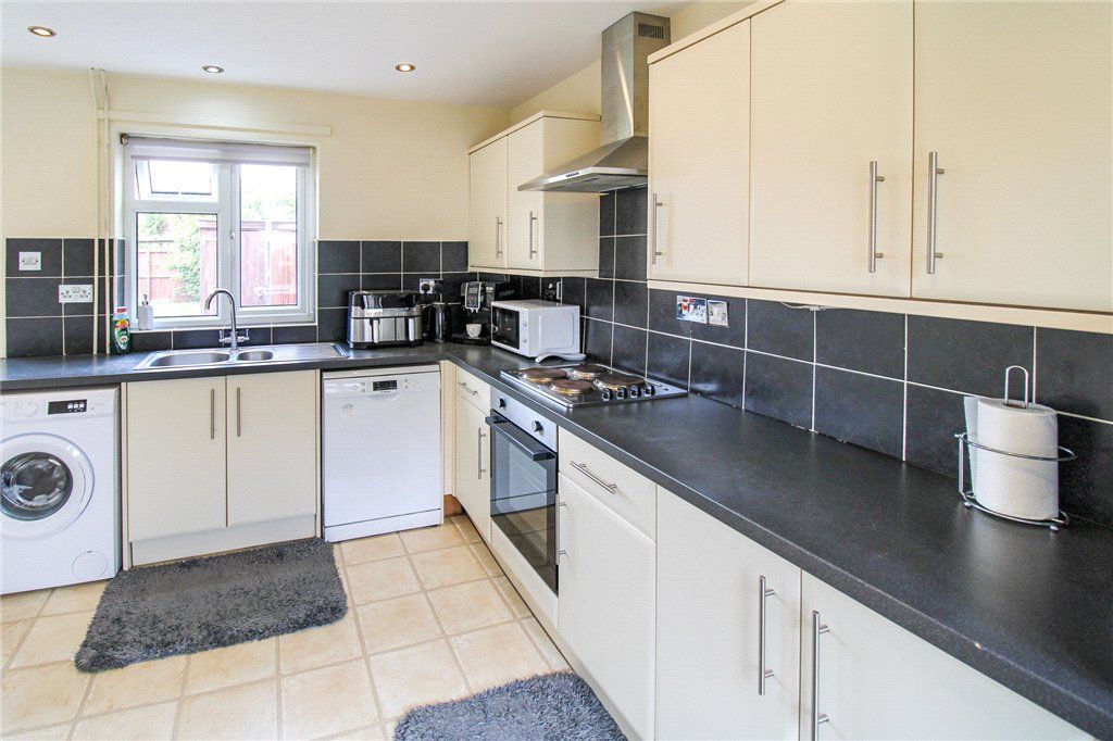 Property photo 3 of 11 Dining Kitchen