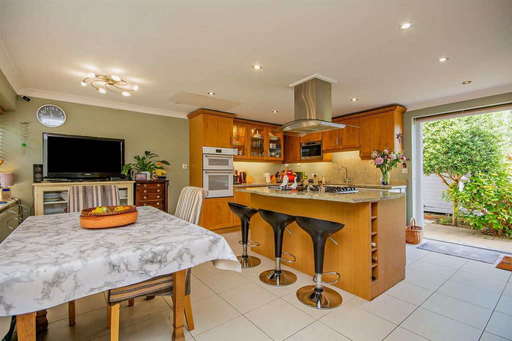 Property photo 2 of 26 8694919-Interior11-800.Jpg