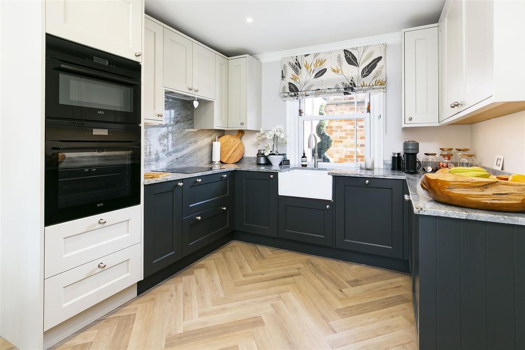 Property photo 3 of 18