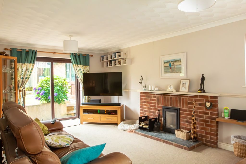 Property photo 2 of 14 3 Roseland Gardens Tps Bodmin Branch 01208 872728-
