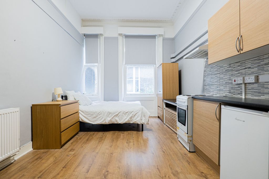 Property photo 1 of 5 Studio To Rent