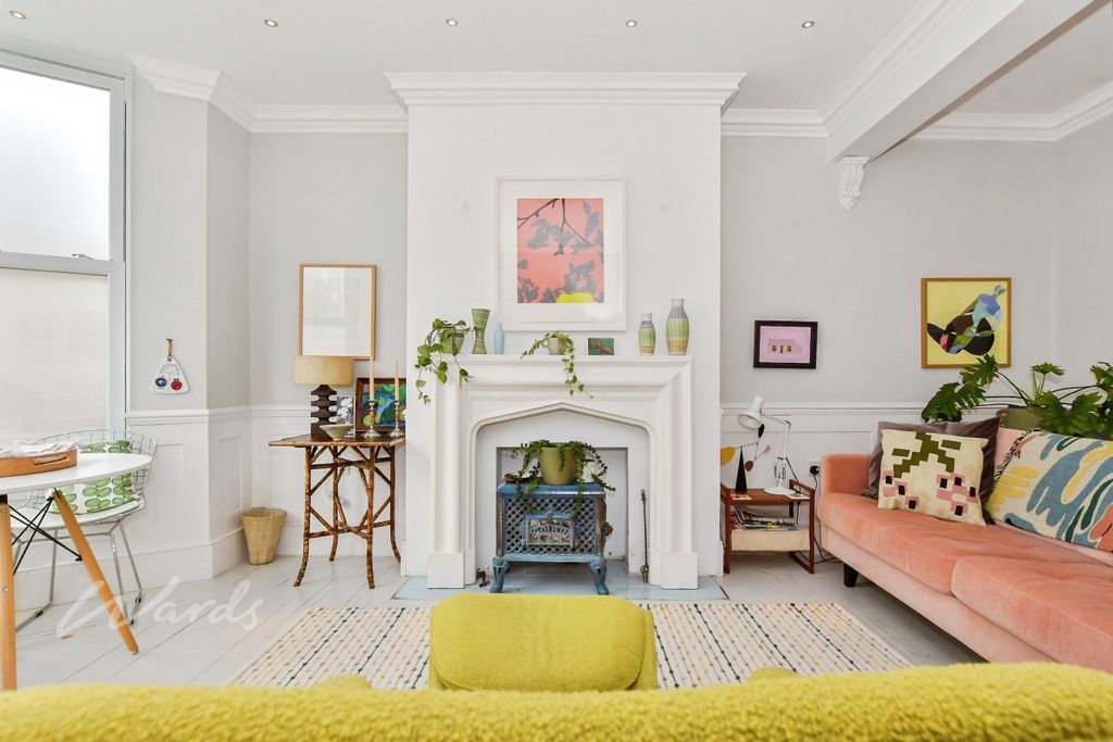 Property photo 1 of 14 Rodney Lounge 3 Use