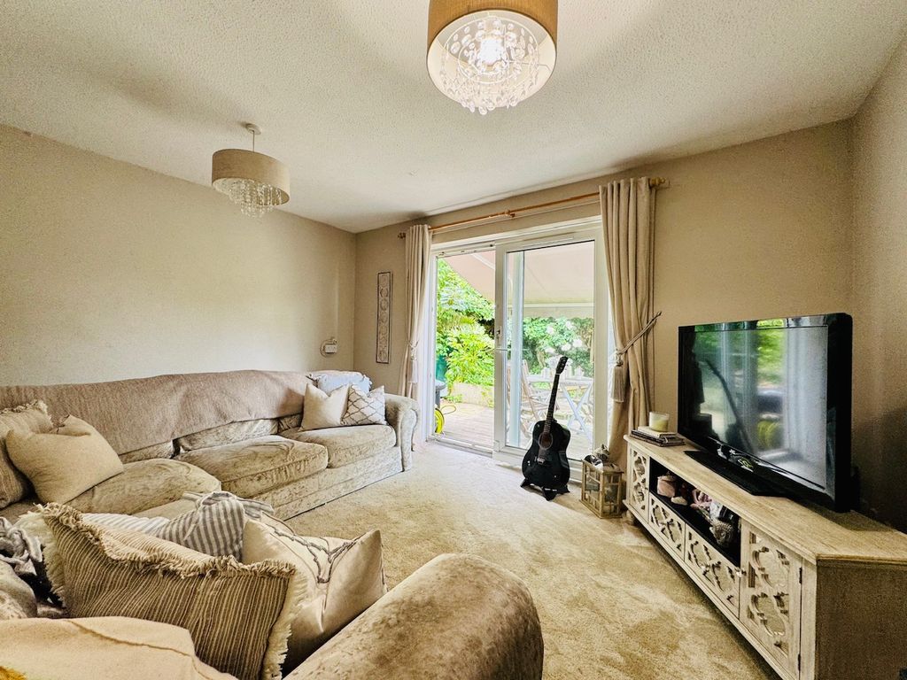 Property photo 3 of 9 Living Room