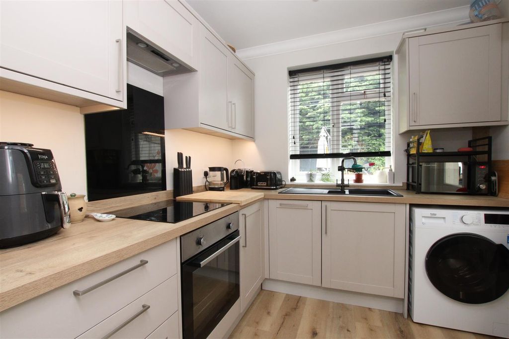 Property photo 3 of 15 Kitchen.Jpg
