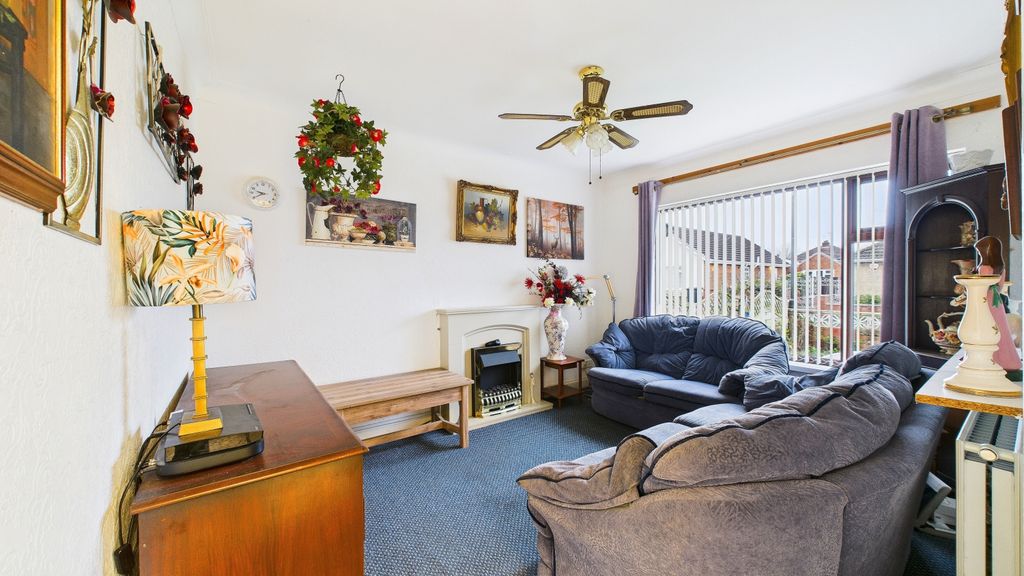 Property photo 2 of 8 Cam03669G0-Pr0041-Still004