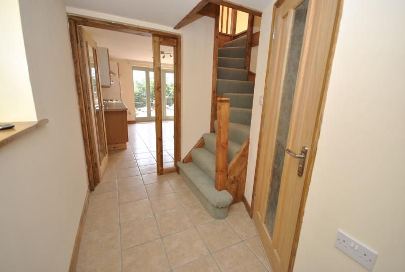 Property photo 3 of 16 Hall Way