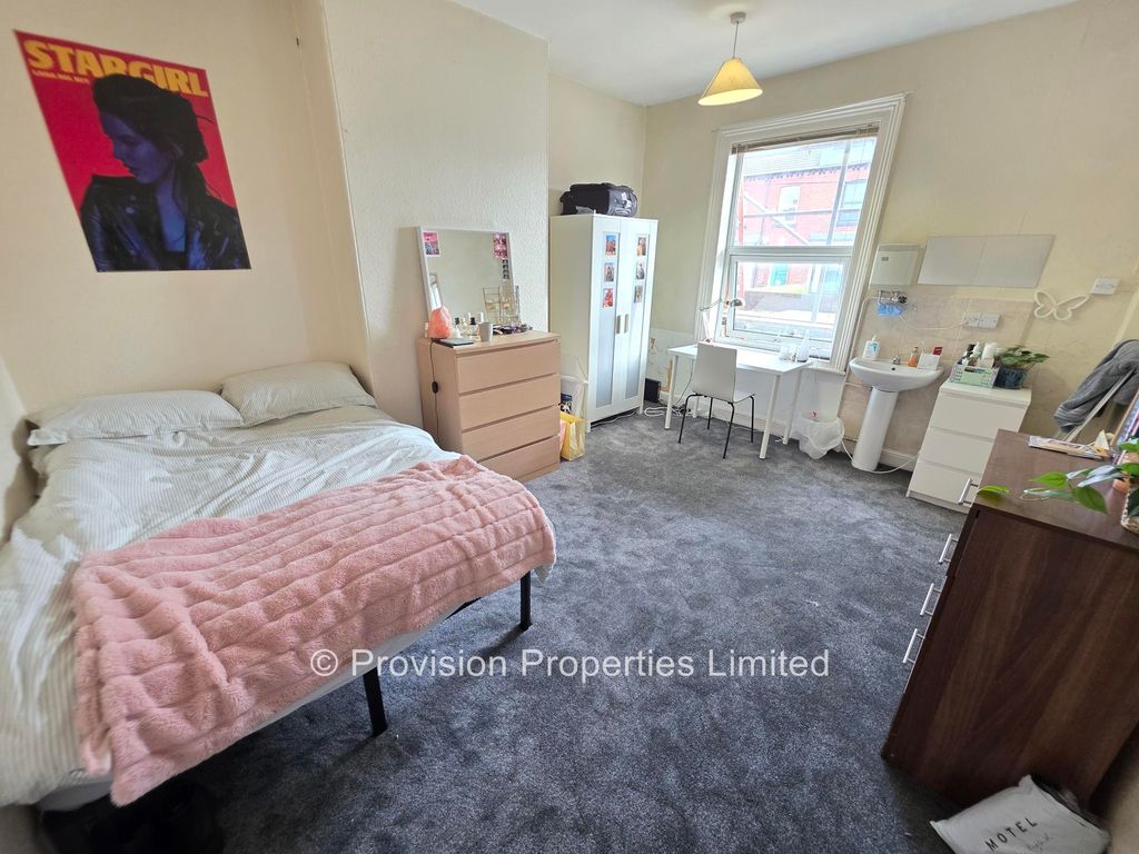 Property photo 3 of 11 Photo