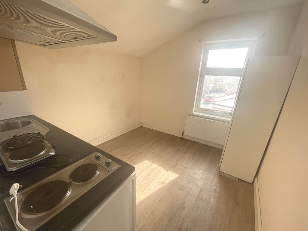 Property photo 1 of 2