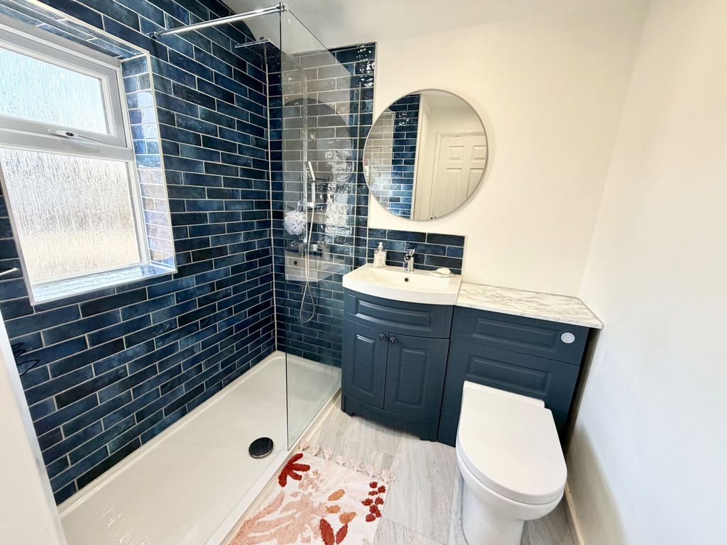 Property photo 2 of 25