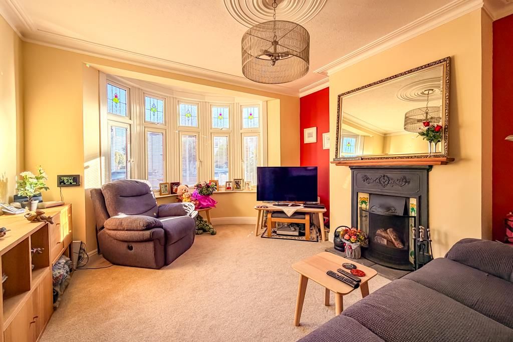 Property photo 2 of 21 Lounge