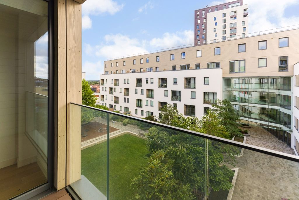 Property photo 2 of 8 94913_Flat 56 Car...