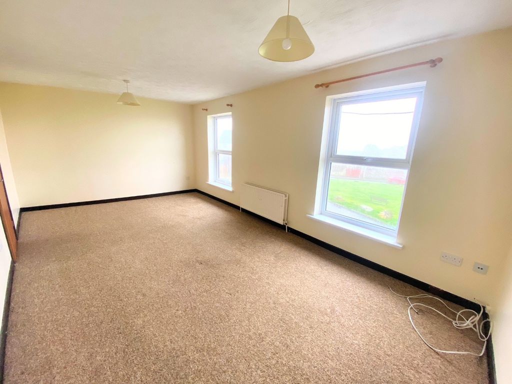 Property photo 2 of 7 4868691