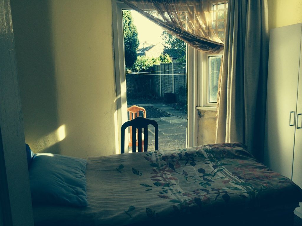 Property photo 1 of 6 Medium Size Bedroom For Single Room With Family- 650 Pcm Inclusive Bills