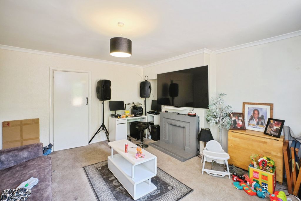 Property photo 3 of 17 Pbox-Img.Jpg