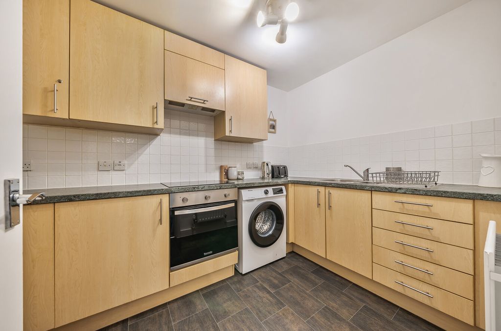 Property photo 1 of 8 1330166-13-688cd2...
