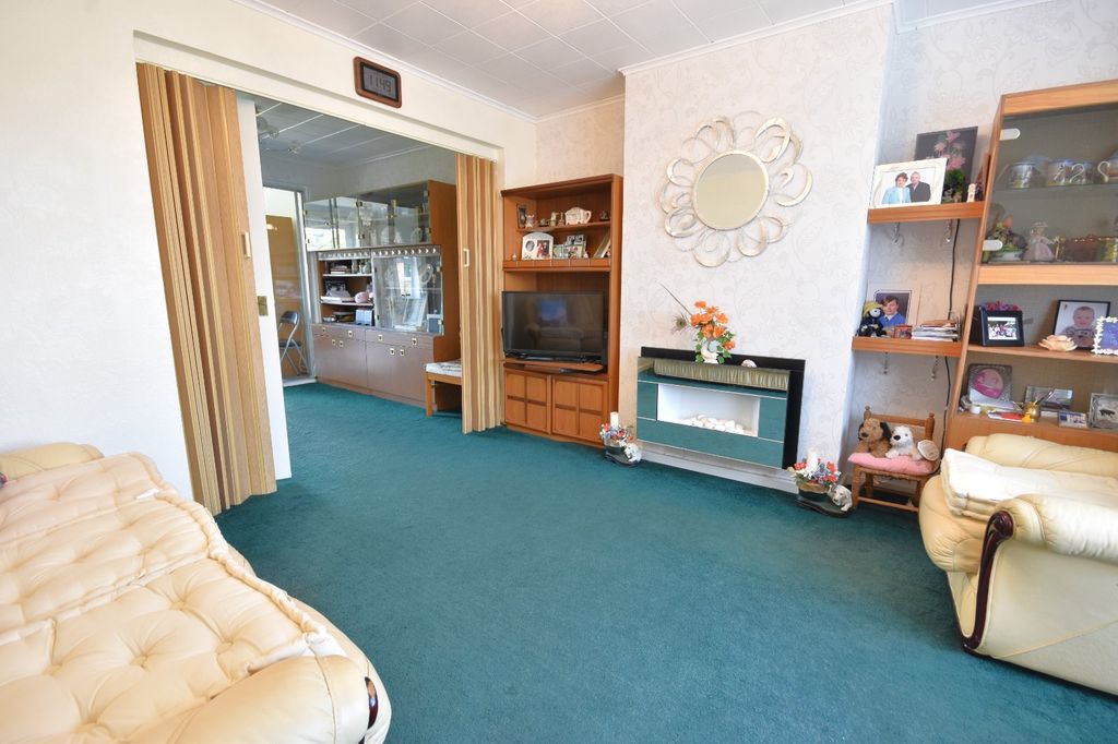 Property photo 2 of 15 Picture No. 14