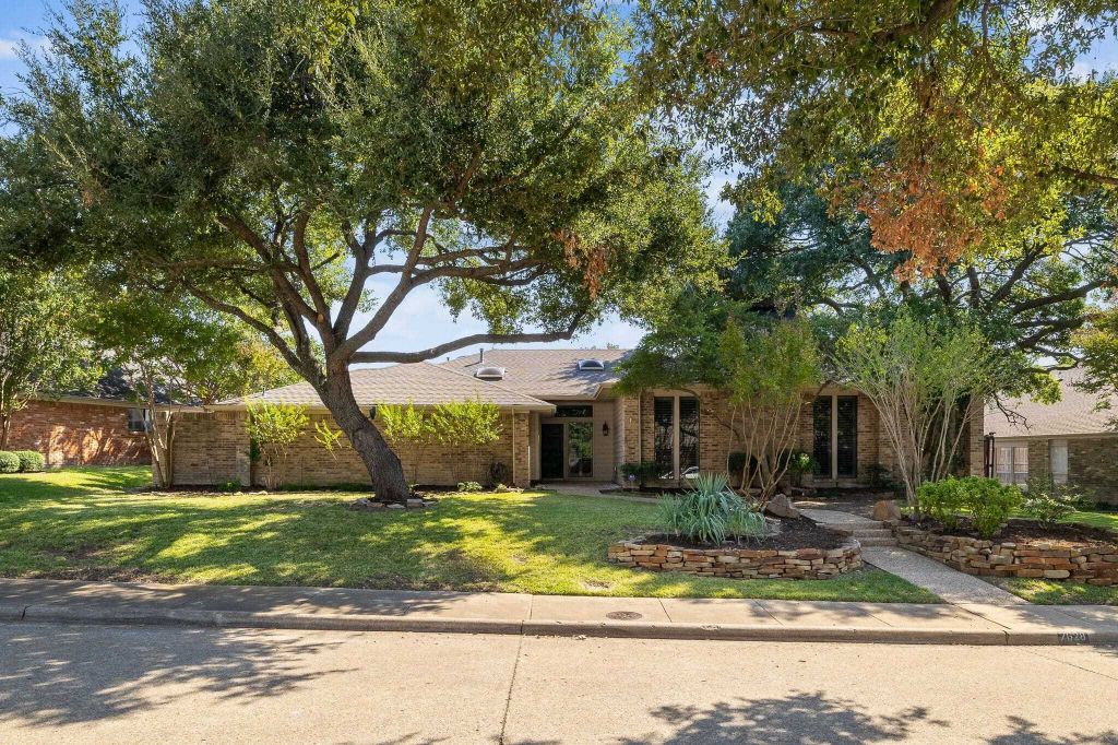 Property photo 1 of 2