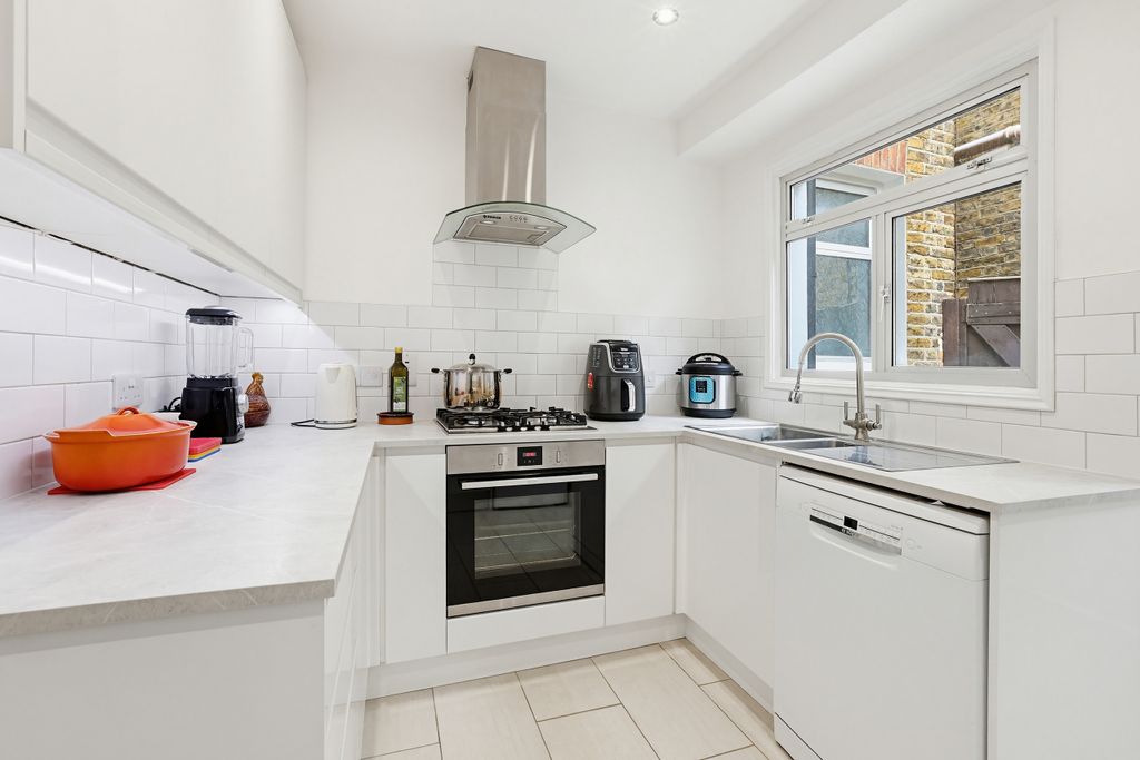 Property photo 3 of 16 Kitchen