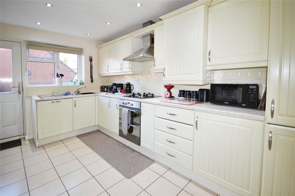 Property photo 2 of 19 Kitchen