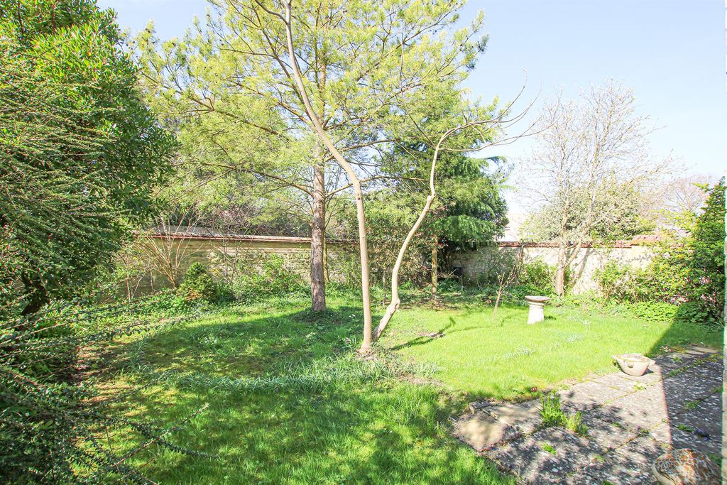 Property photo 3 of 22 Img_4639 Gdn.Jpg