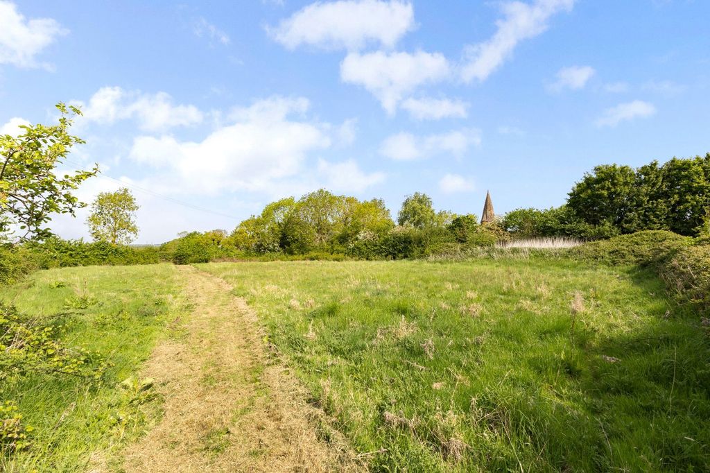Property photo 3 of 24 Paddock