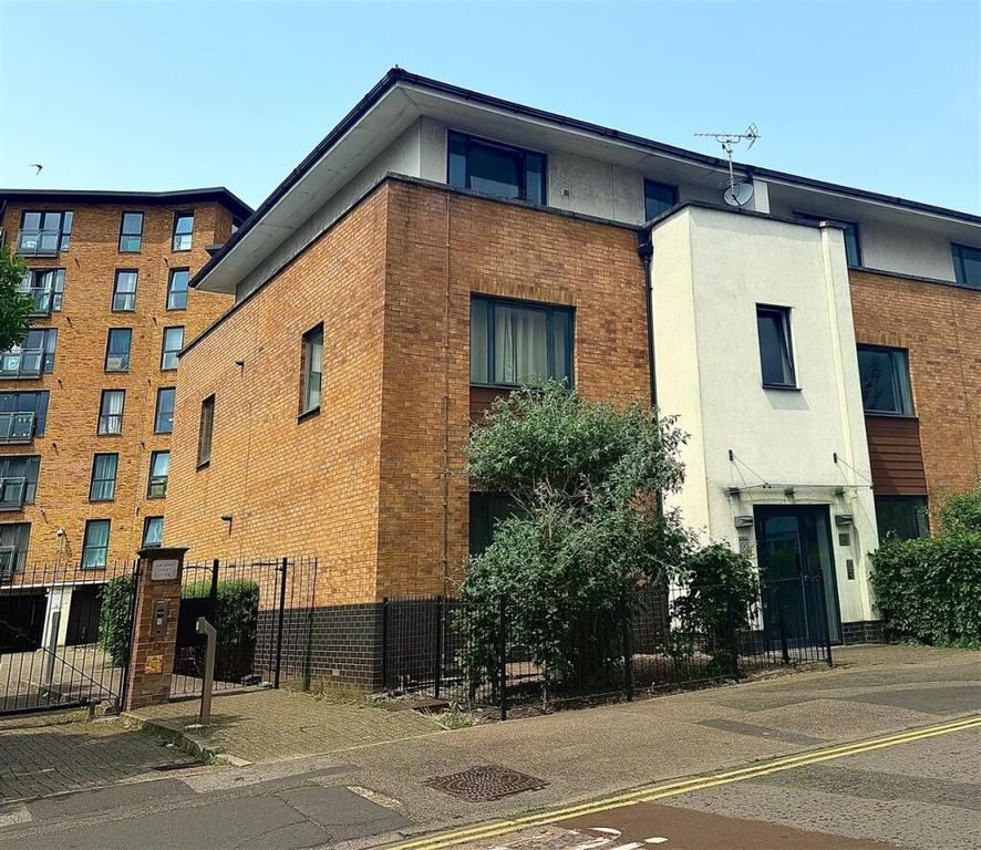 Property photo 2 of 8