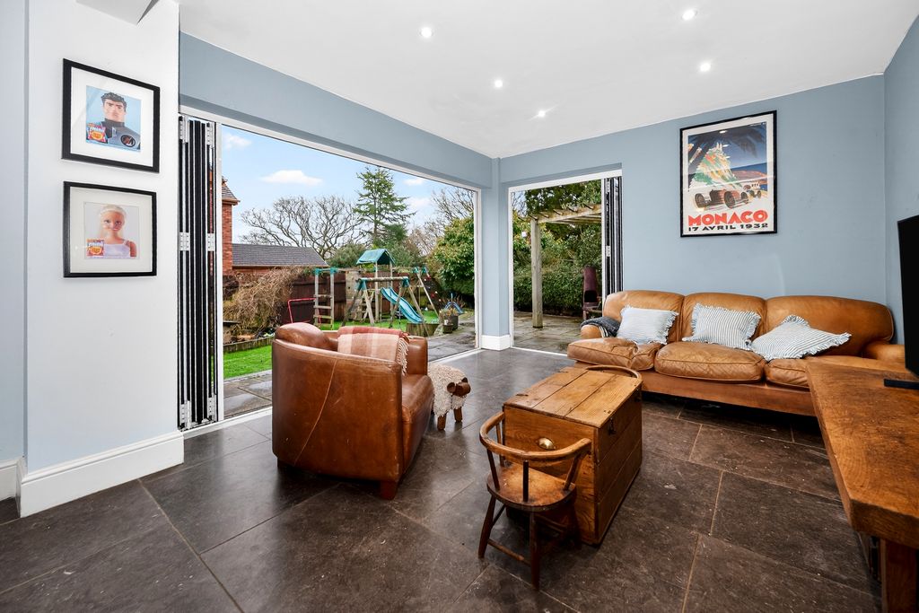 Property photo 2 of 20