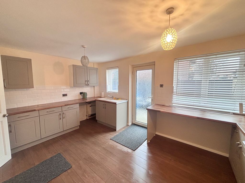 Property photo 3 of 9 Kitchen