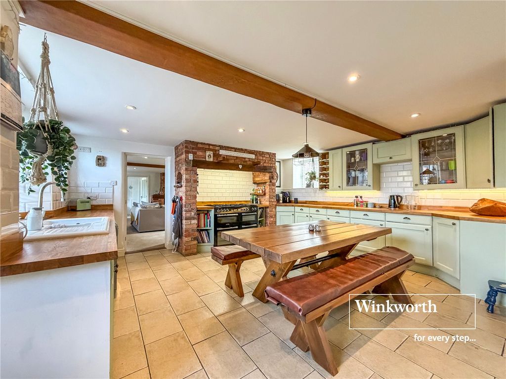 Property photo 2 of 14 Picture No. 11