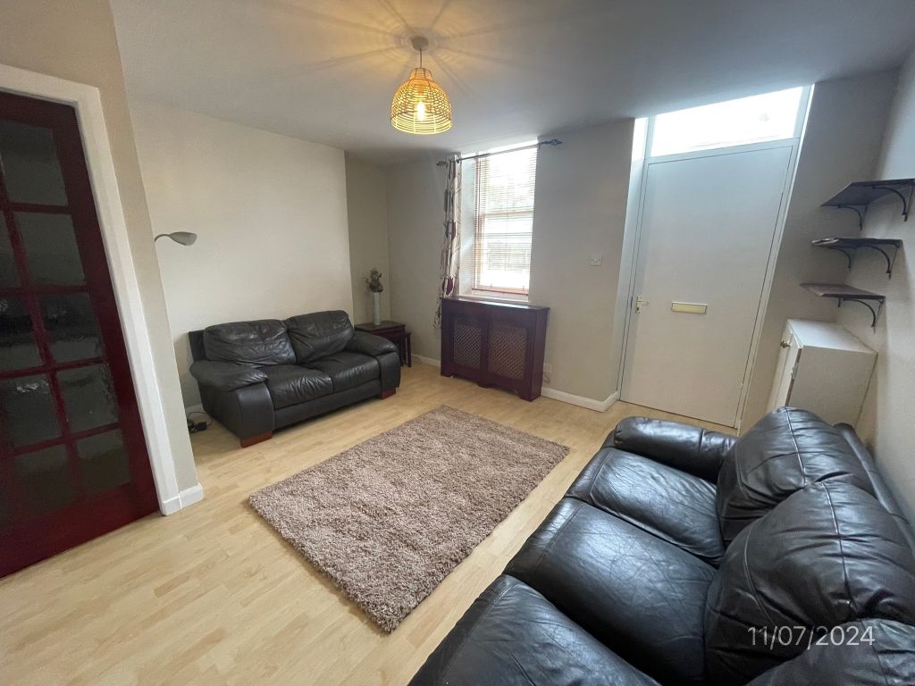 Property photo 1 of 8 Lounge
