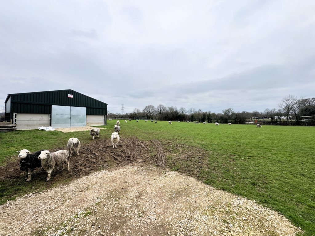 Property photo 1 of 16 Photo 11