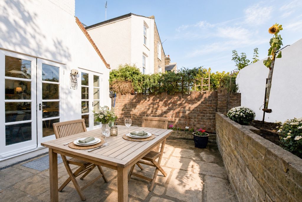 Property photo 2 of 20 5591467