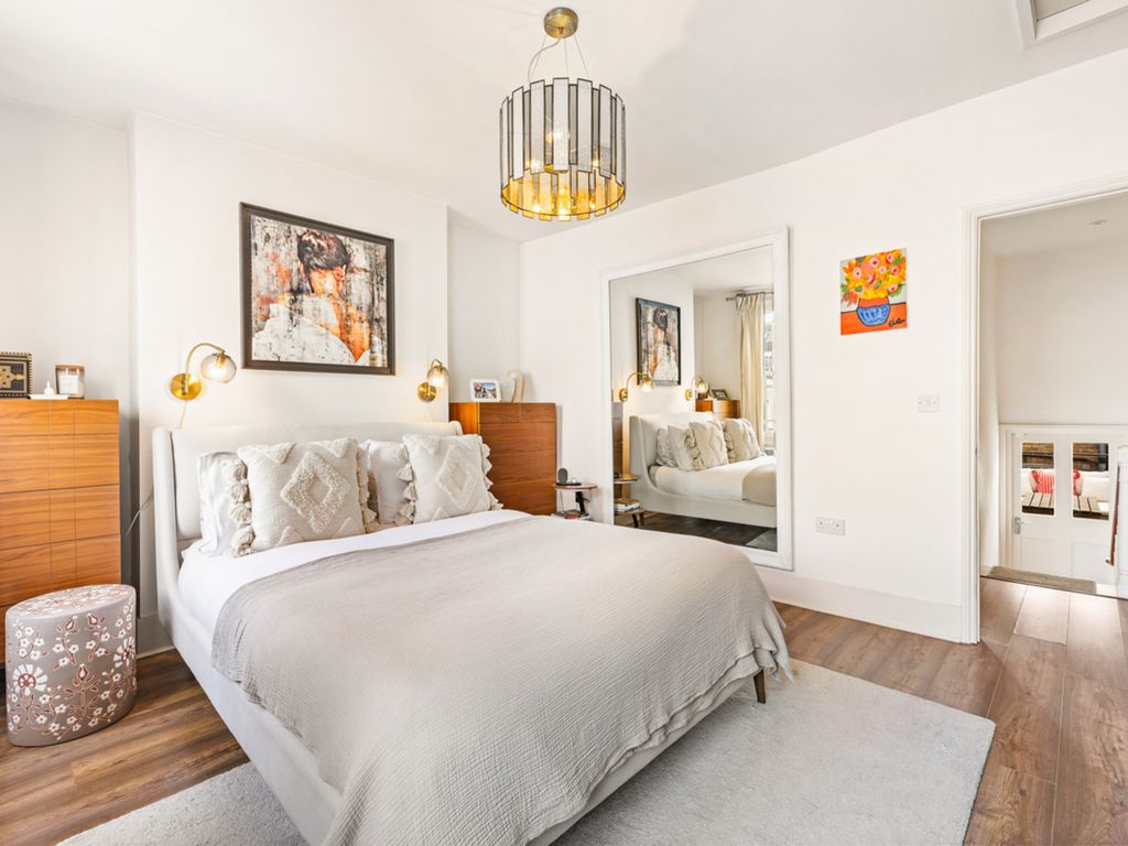 Property photo 2 of 25