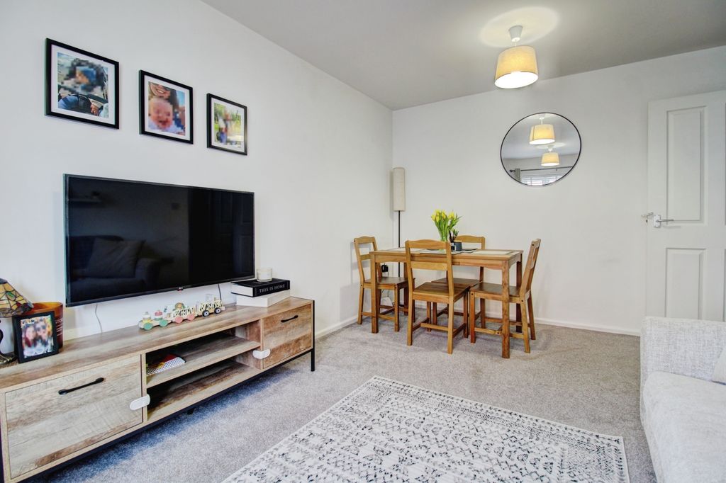 Property photo 2 of 10 Lounge (Alt View)