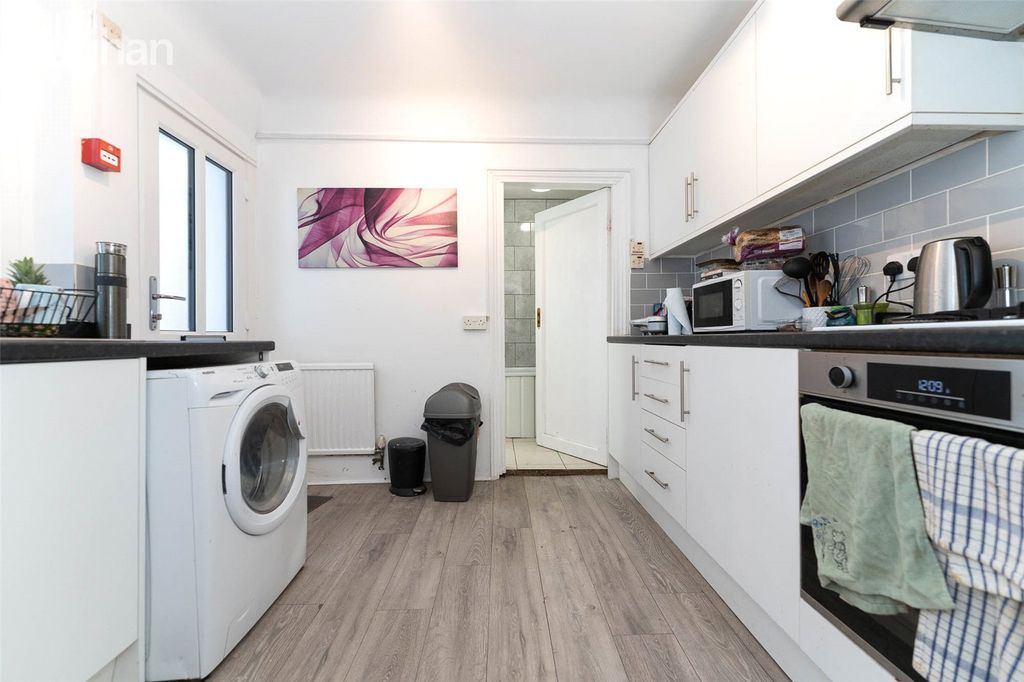 Property photo 1 of 18 Picture No. 06