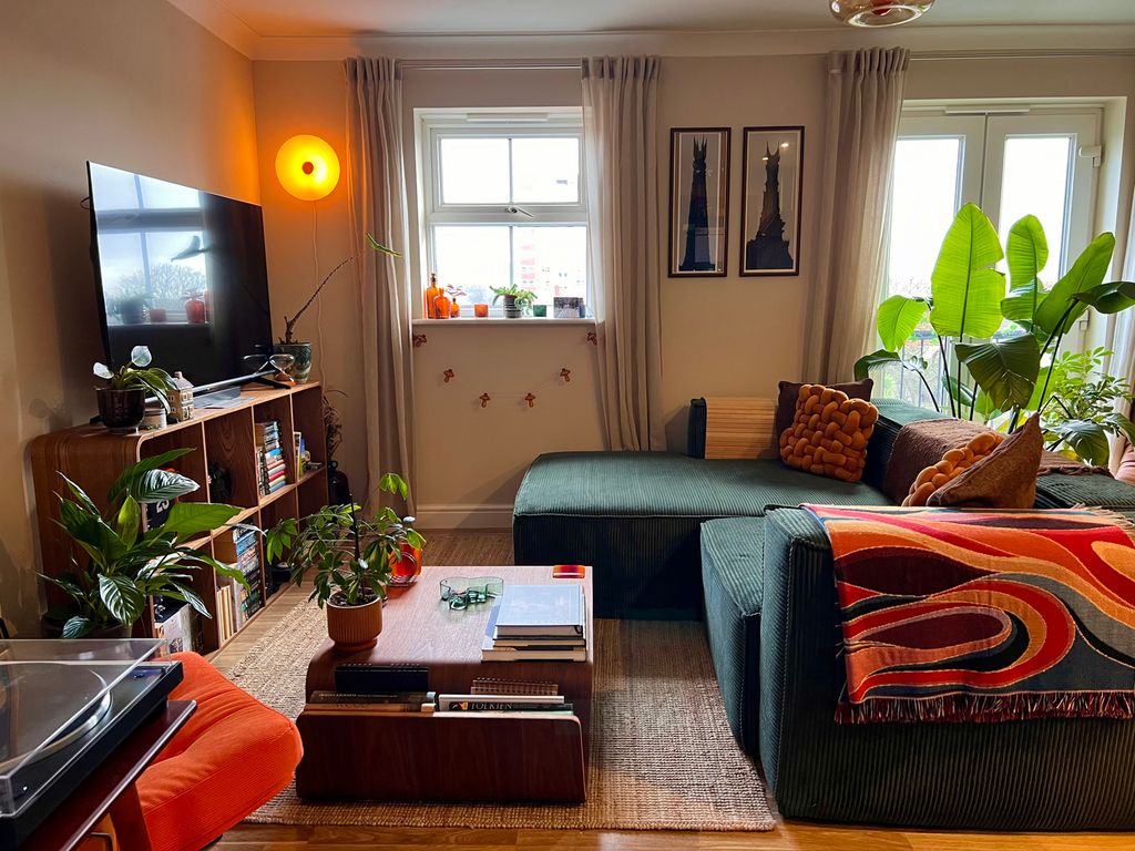 Property photo 1 of 27 Living Space