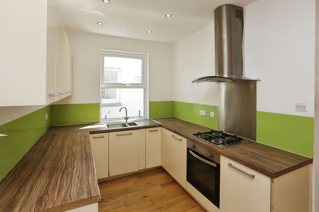 Property photo 2 of 18