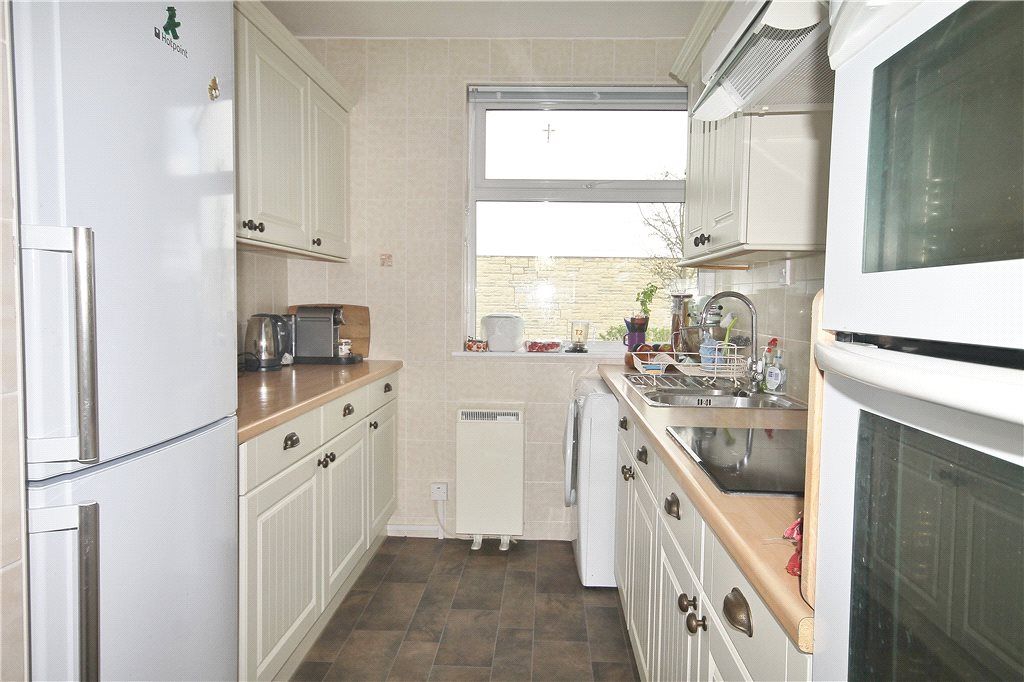 Property photo 3 of 12 Kitchen
