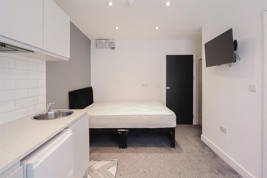 Property photo 3 of 6 Regent Street-333.Jpg