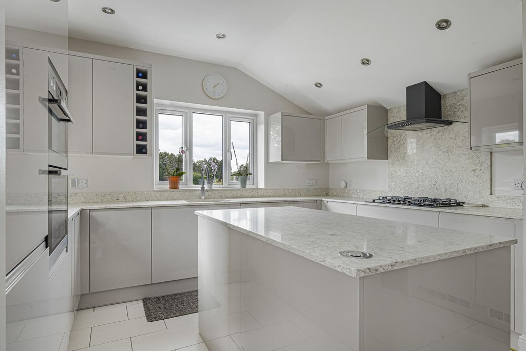 Property photo 2 of 15 Kitchen