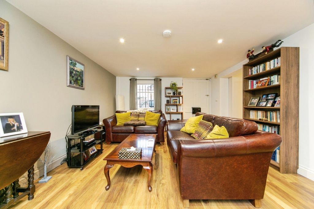 Property photo 3 of 17 Pbox-Img.Jpg