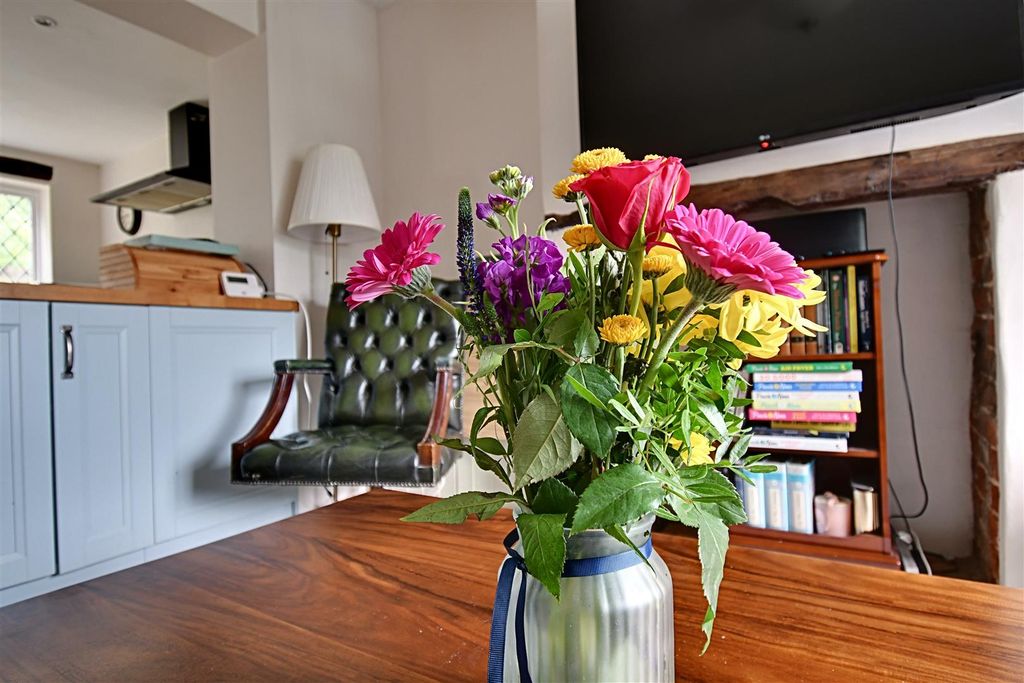 Property photo 3 of 31 Flowers.Jpg