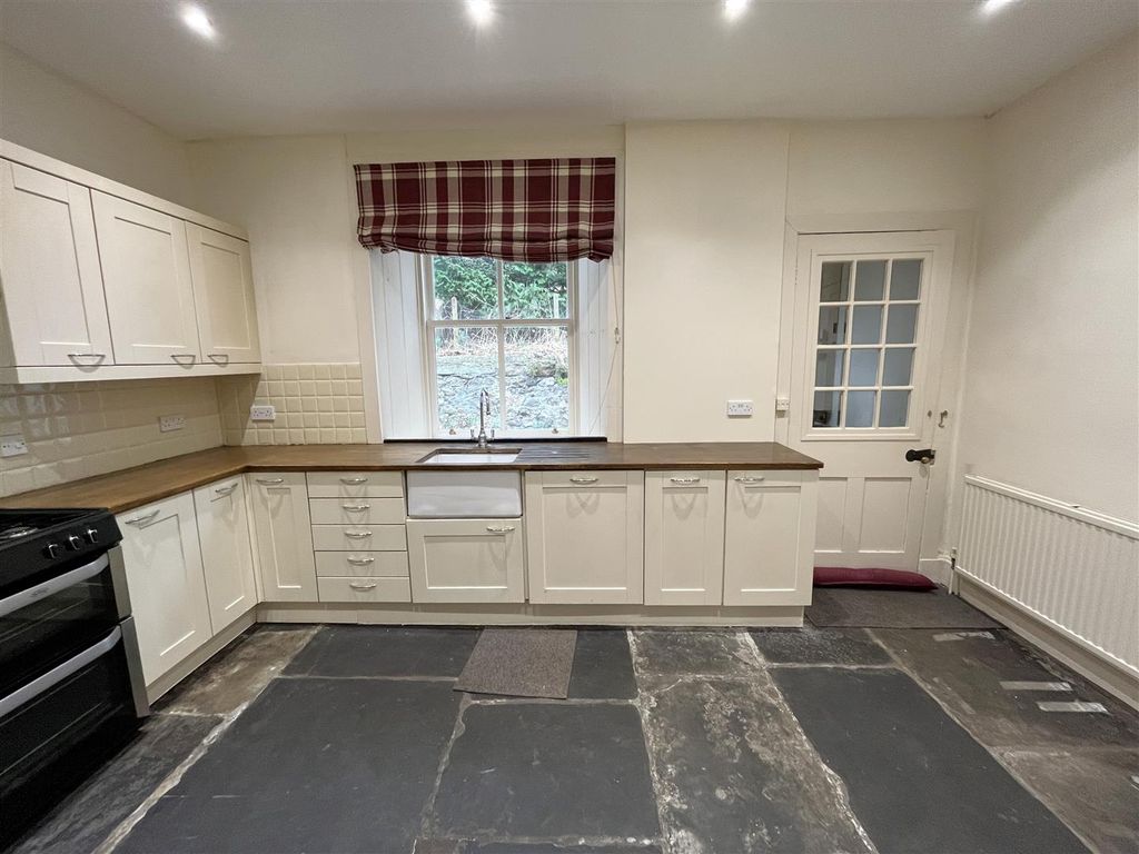 Property photo 3 of 23 Kitchen